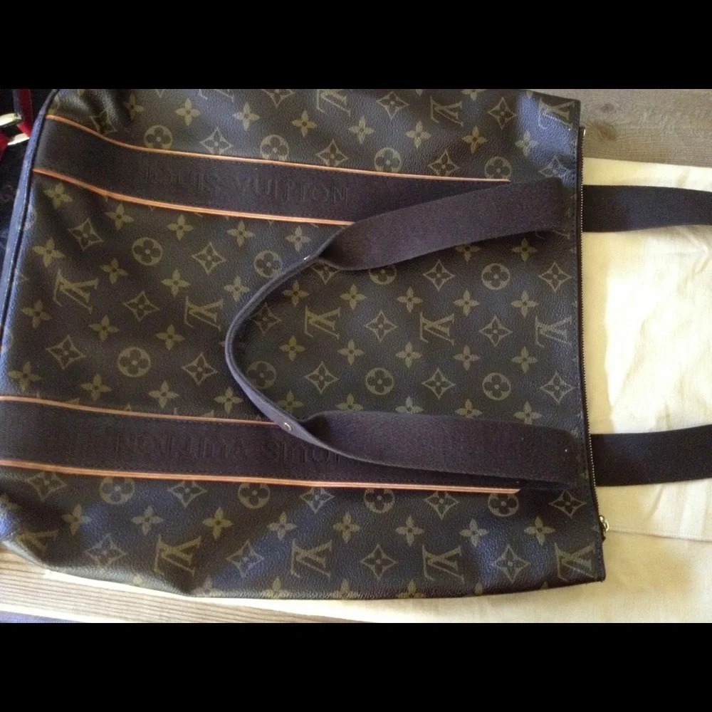 Monogram - Picture 4 of 5